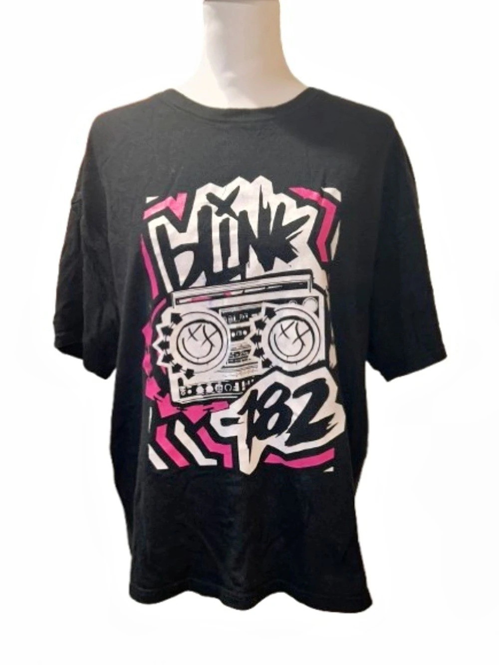 Hot Topic blink-182 Unisex Medium Black & Pink Boombox Graphic Band T-Shirt